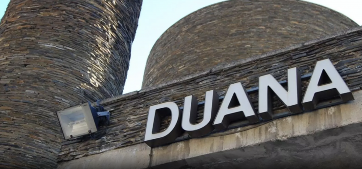 L'edifici de la Duana a la frontera hispanoandorrana.